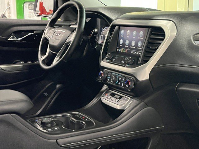 2023 GMC Acadia SLT - Photo 9