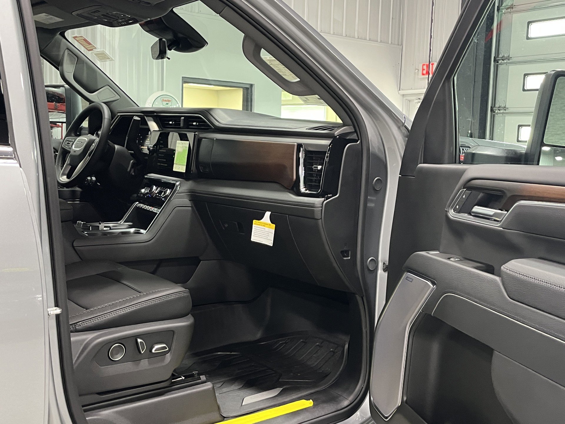 2026 GMC Sierra 3500HD Denali - Photo 10
