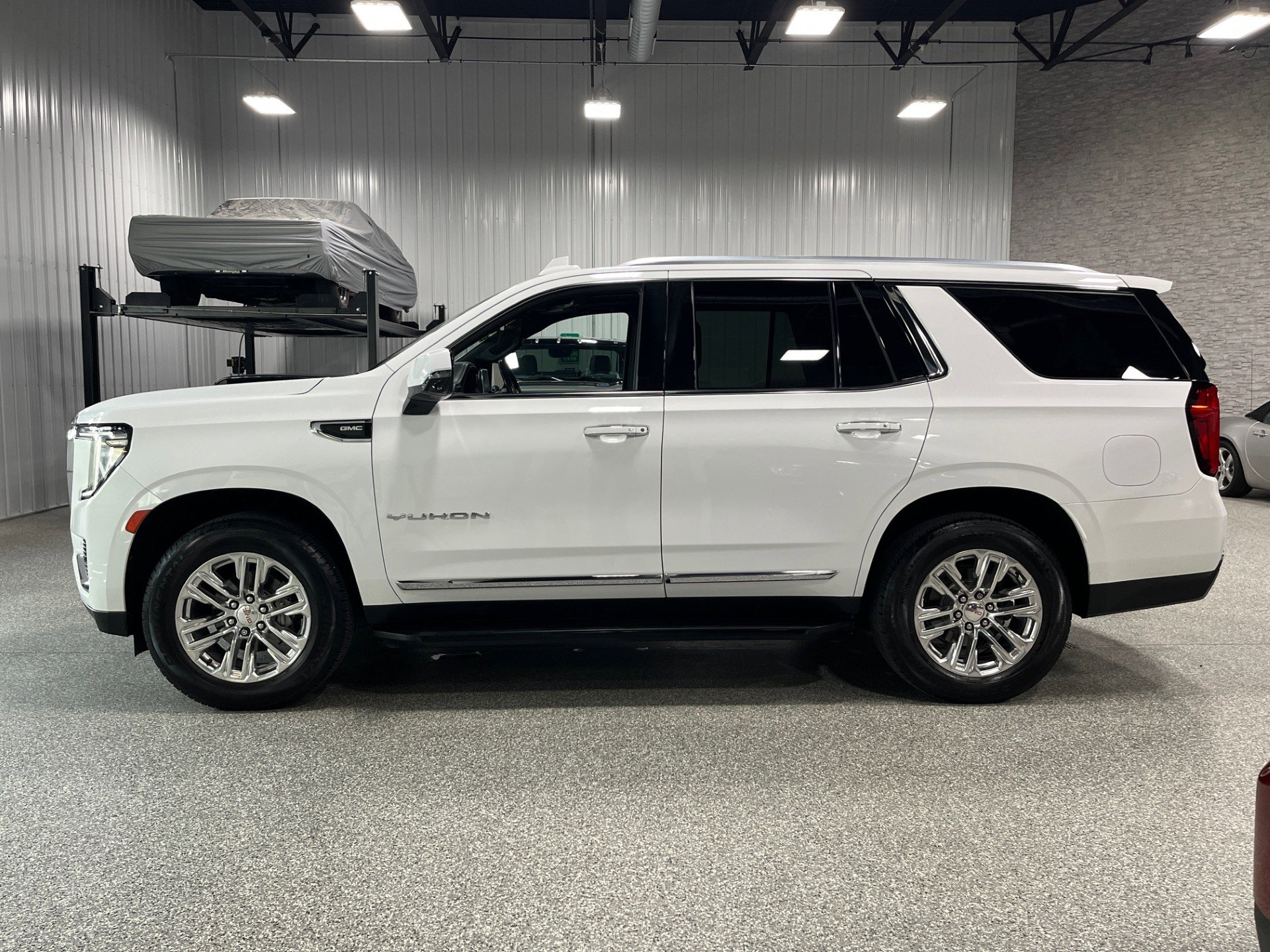 2021 Gmc Yukon SLT photo 2