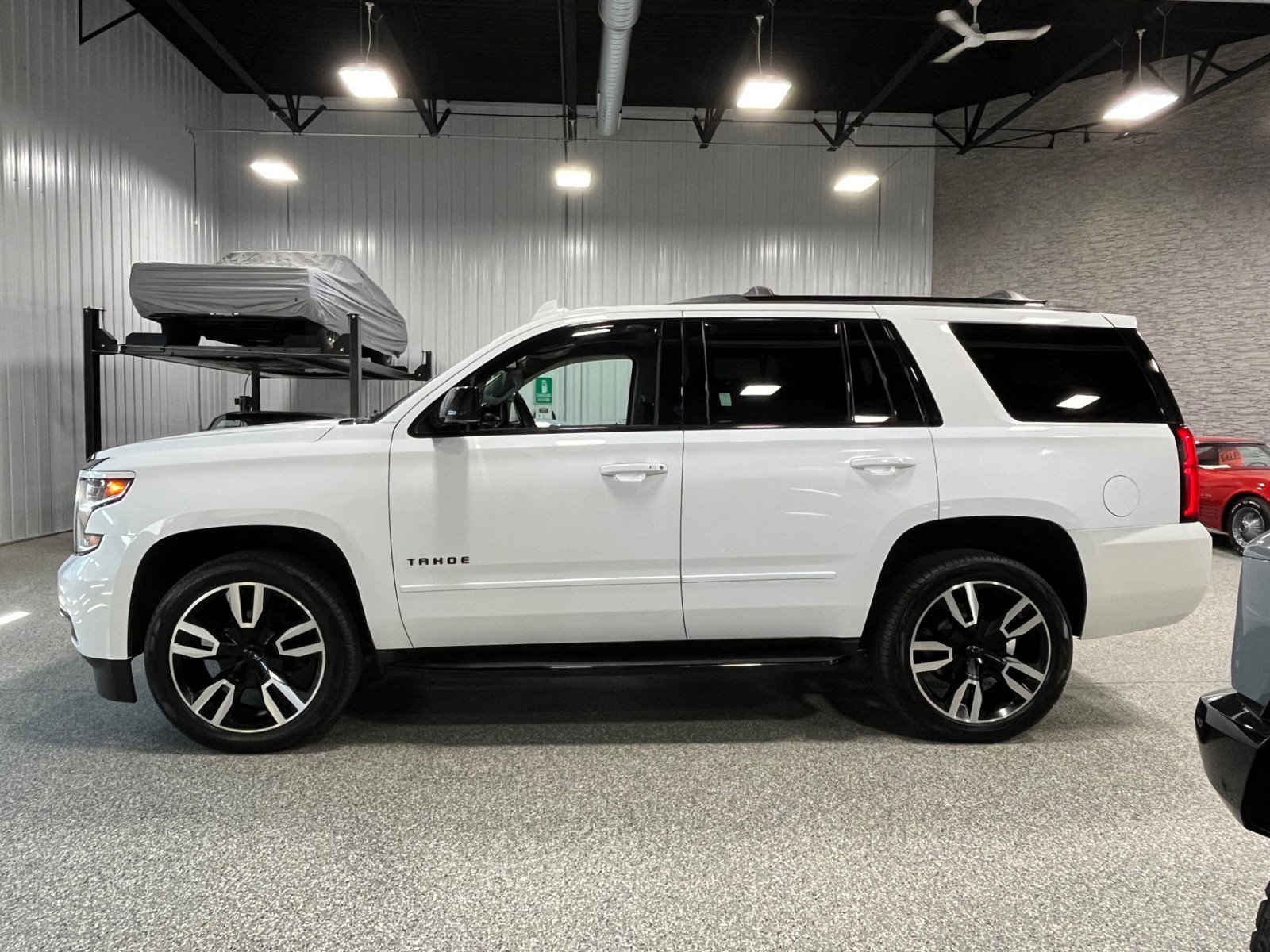 Used 2020 Chevrolet Tahoe Premier with VIN 1GNSKCKJ3LR190619 for sale in Brookfield, WI