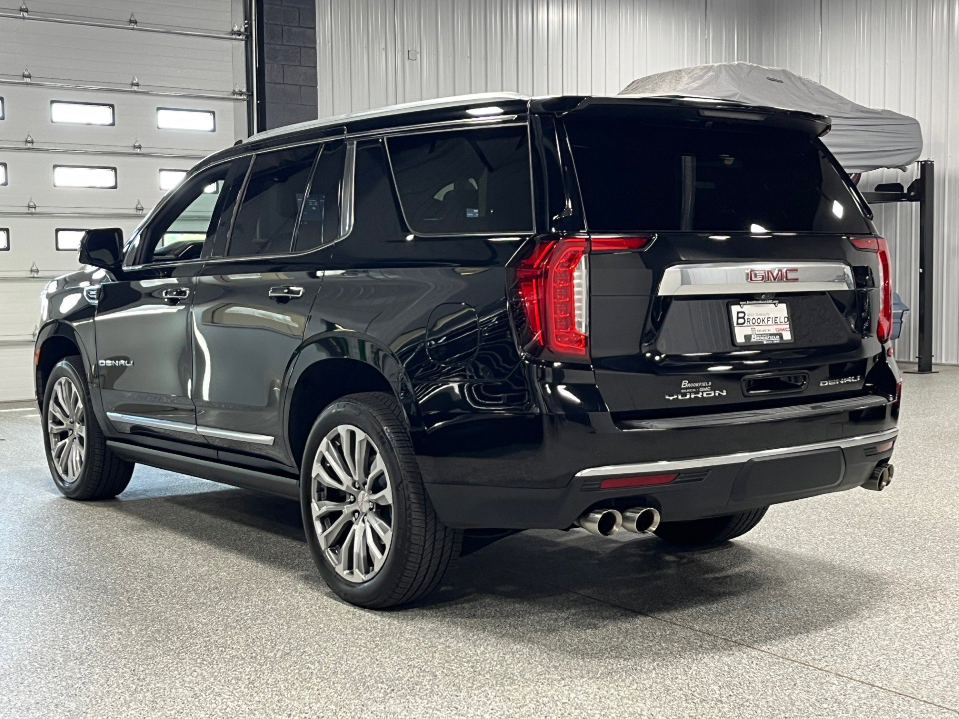 Used 2021 GMC Yukon Denali with VIN 1GKS2DKL4MR236769 for sale in Brookfield, WI