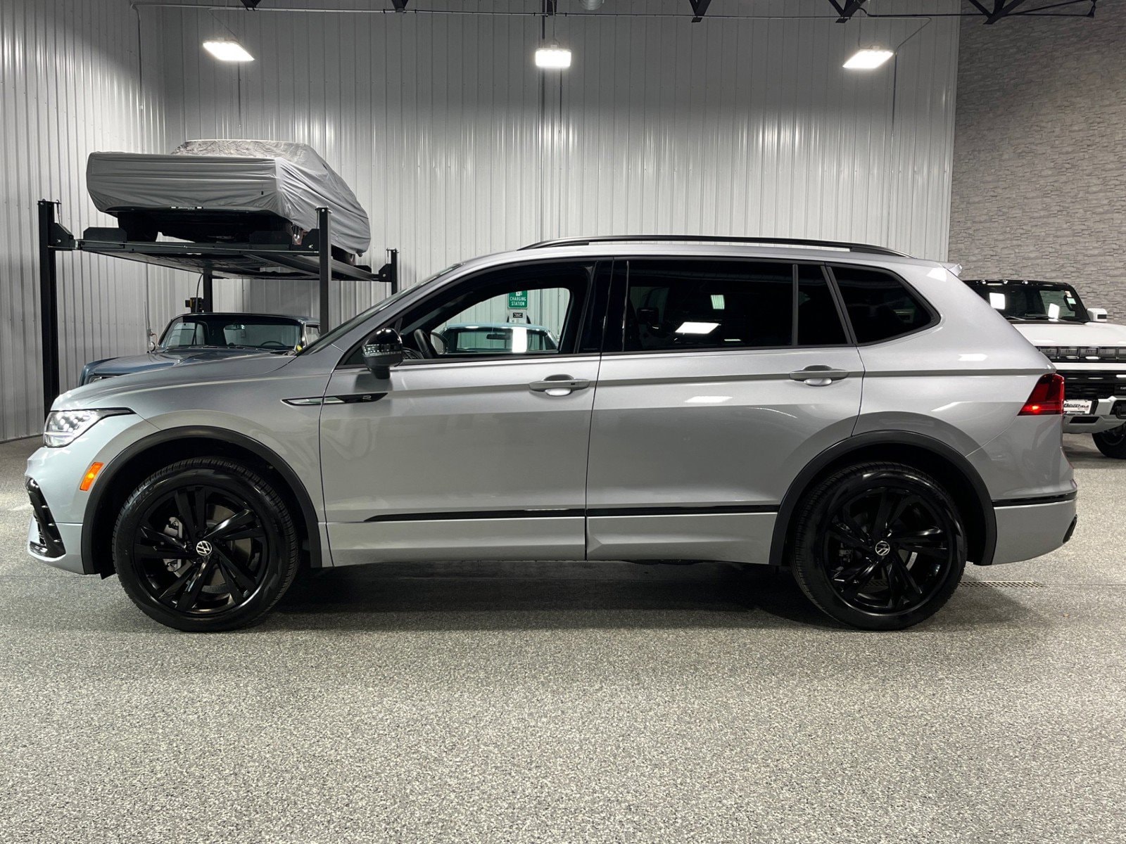 Used 2024 Volkswagen Tiguan SE R-LINE BLACK with VIN 3VV8B7AX7RM004947 for sale in Brookfield, WI