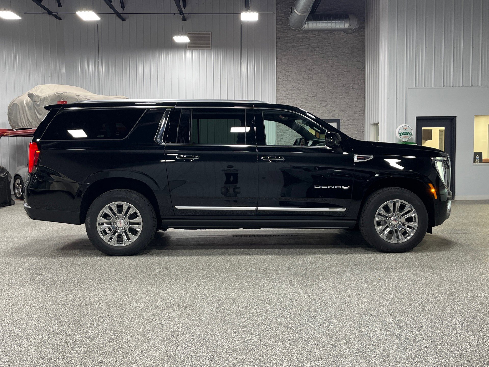 2026 GMC Yukon XL Denali - Photo 6