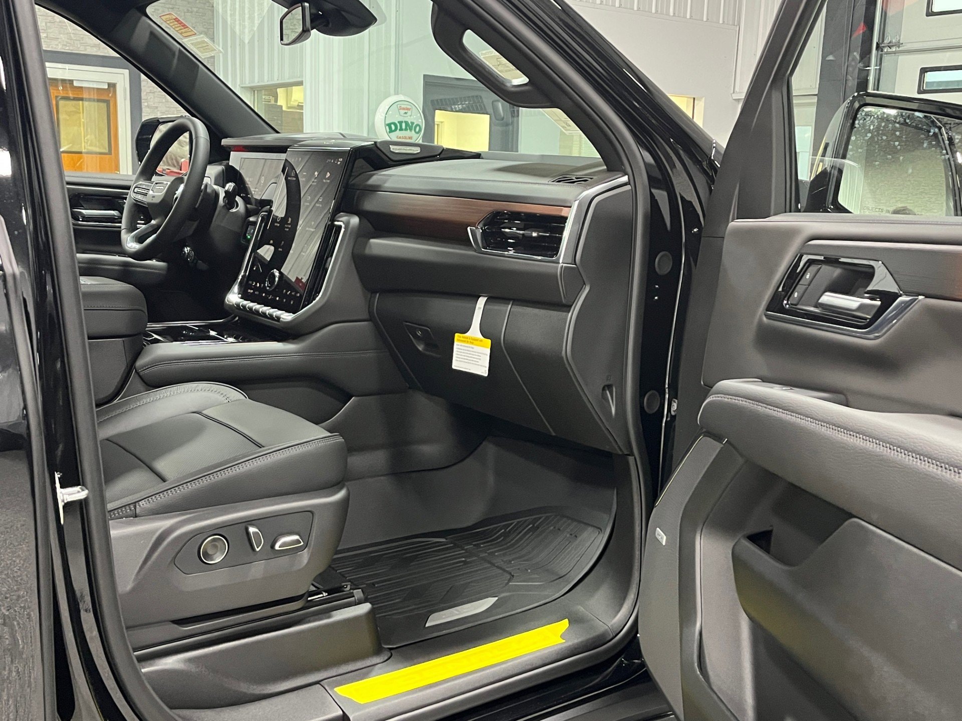 2026 GMC Yukon XL Denali - Photo 9