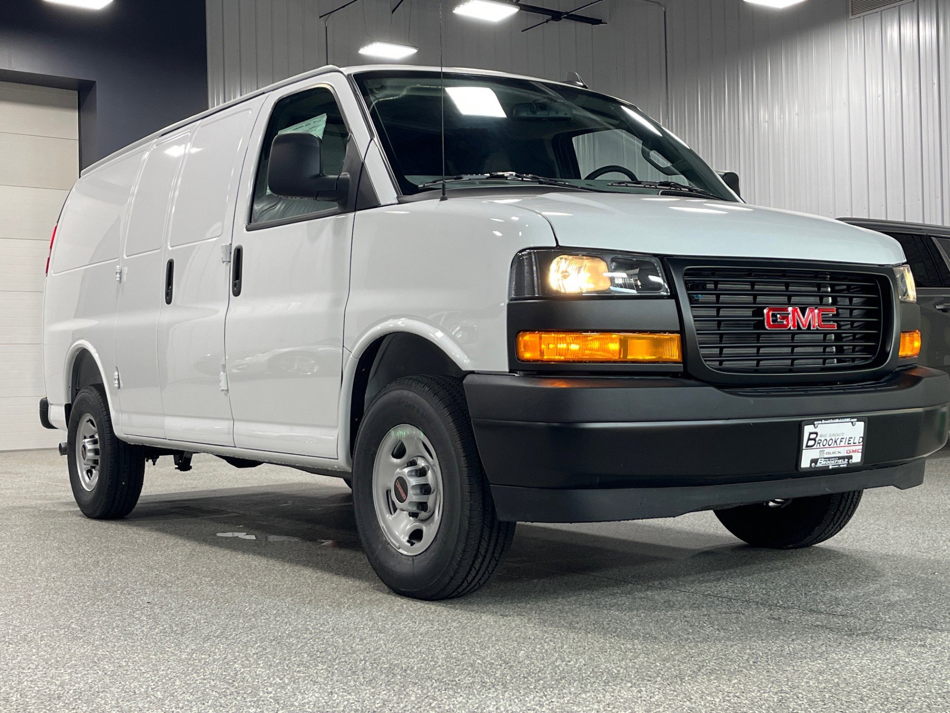 2025 GMC Savana Cargo Work Van - Photo 8