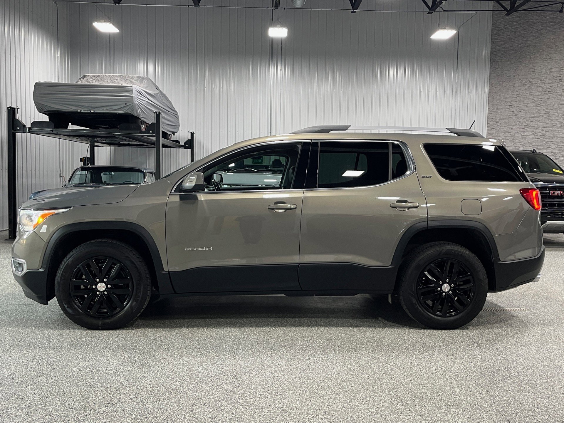 Used 2019 GMC Acadia SLT-1 with VIN 1GKKNULS7KZ242043 for sale in Brookfield, WI