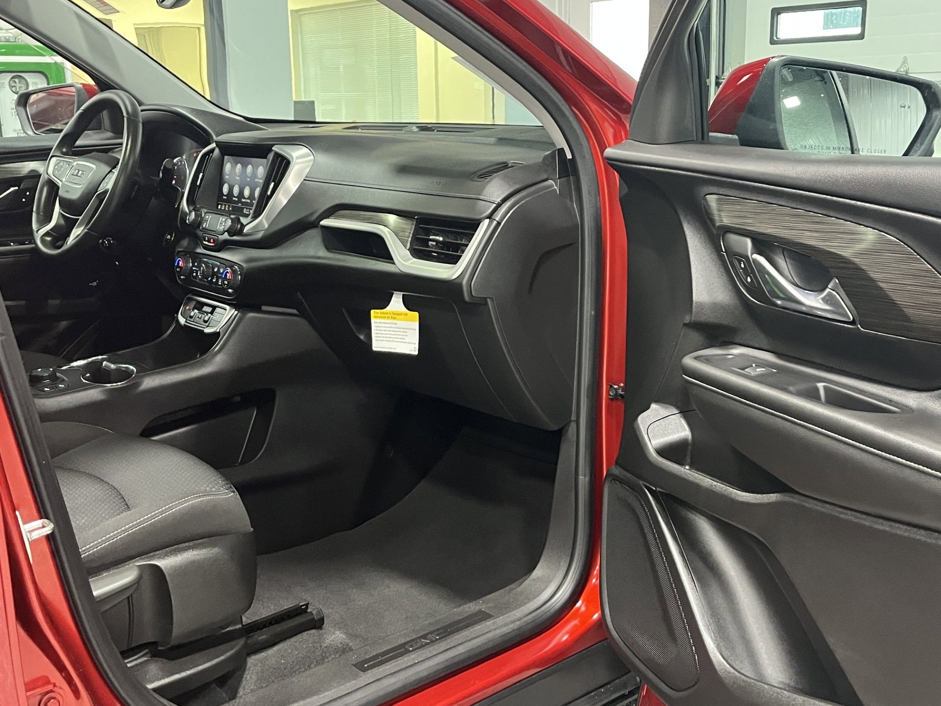 2024 GMC Terrain SLE - Photo 8