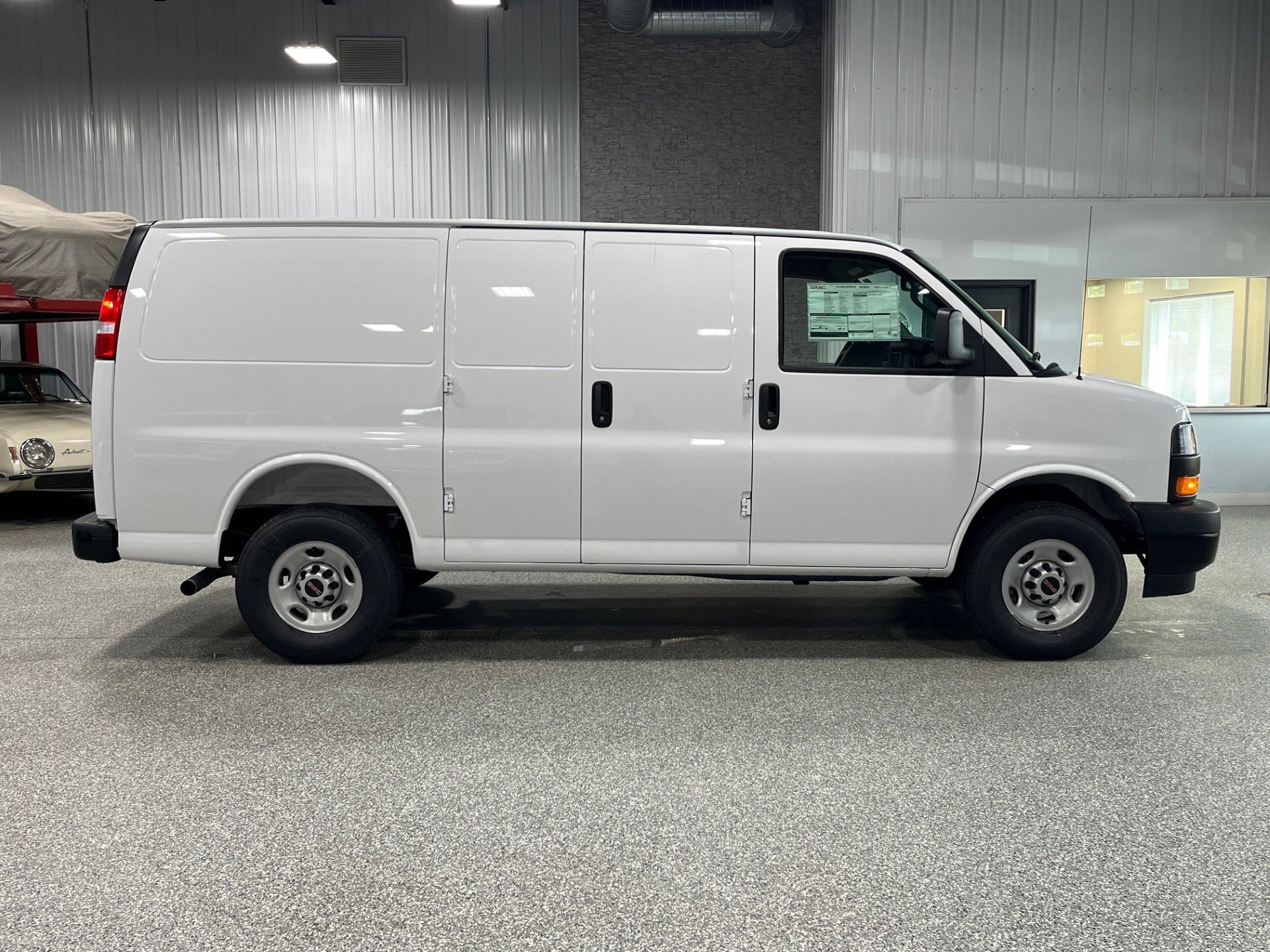 2025 GMC Savana Cargo Work Van - Photo 7