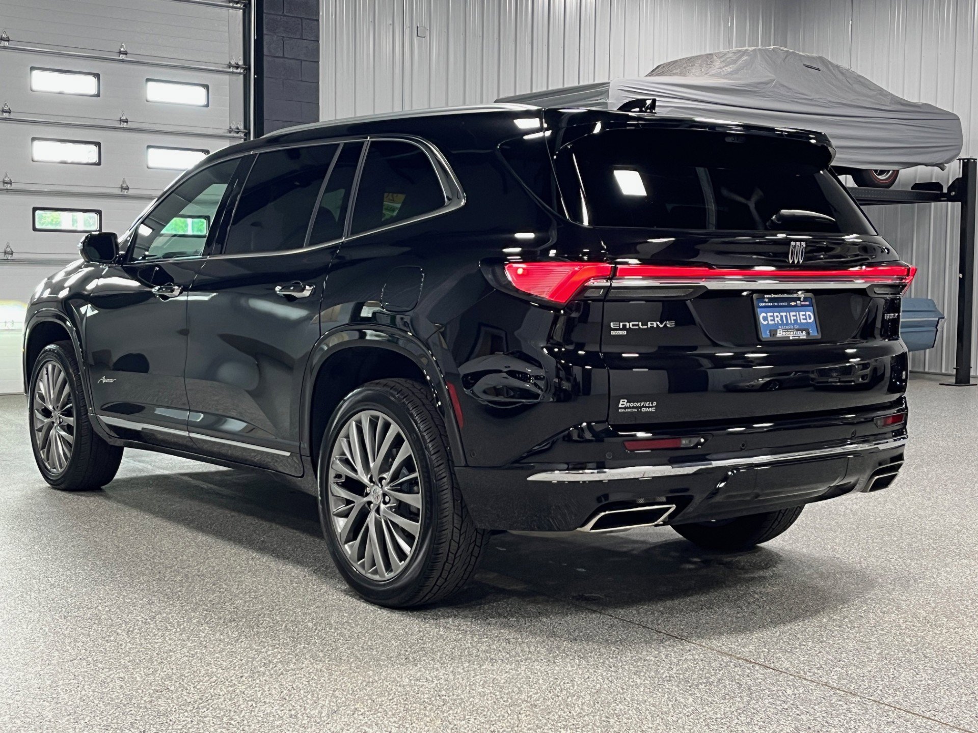 2025 Buick Enclave Avenir photo 3