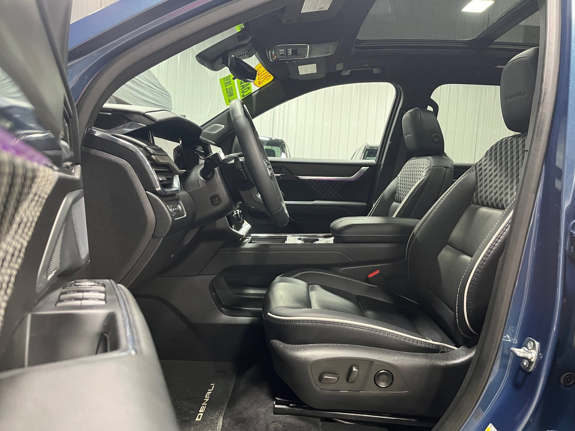 2025 GMC Acadia Denali - Photo 13