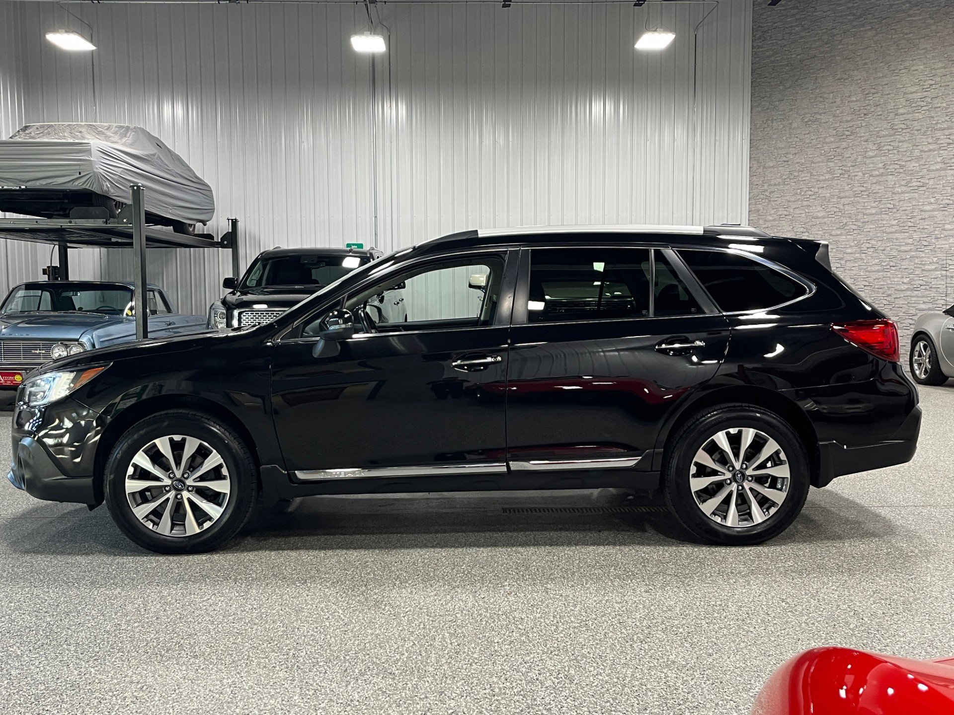 2019 Subaru Outback Touring photo 2