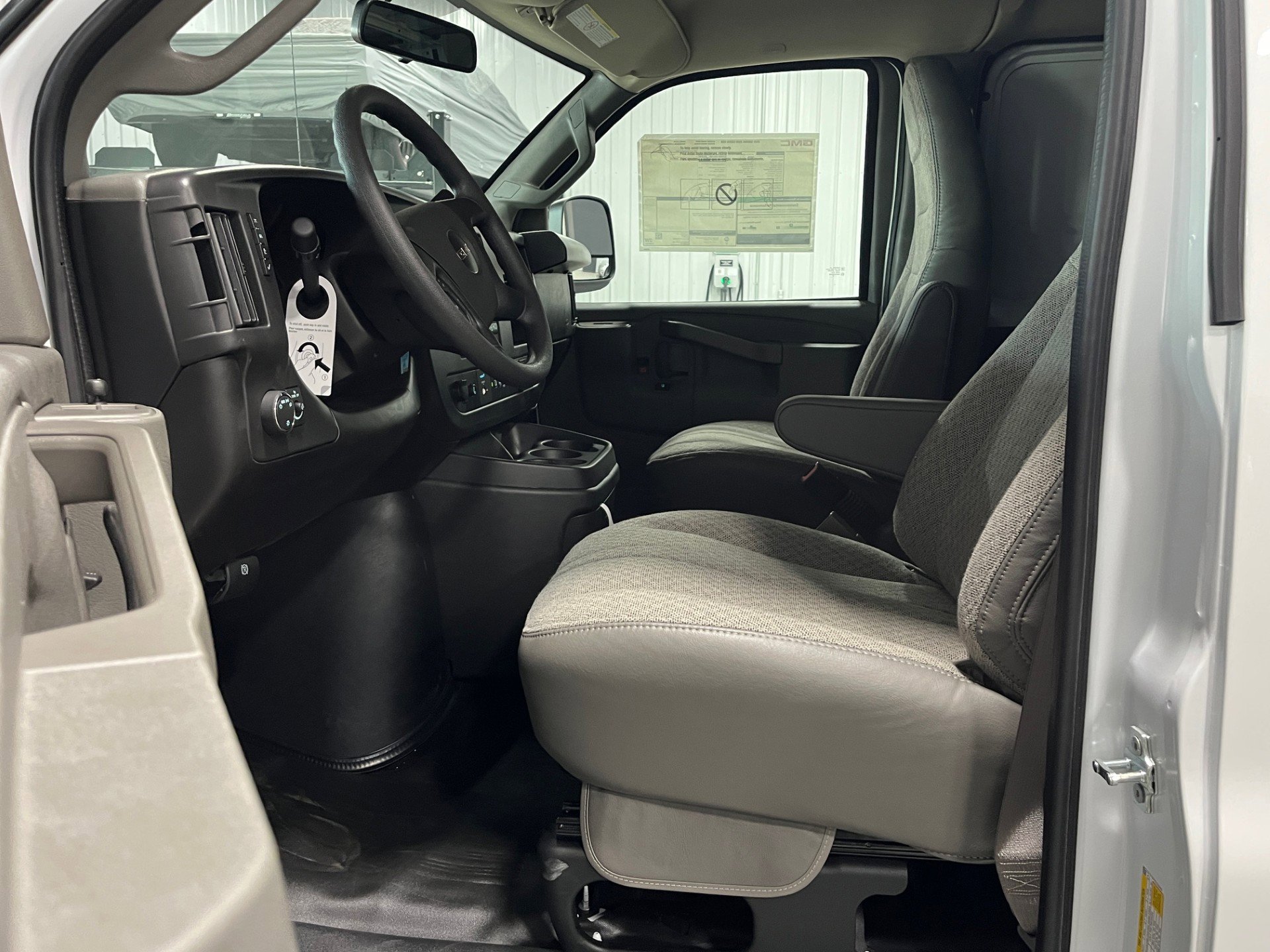 2025 GMC Savana Cargo Work Van - Photo 12