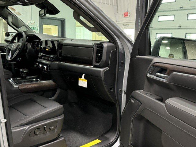 2026 GMC Sierra 1500 SLT - Photo 8