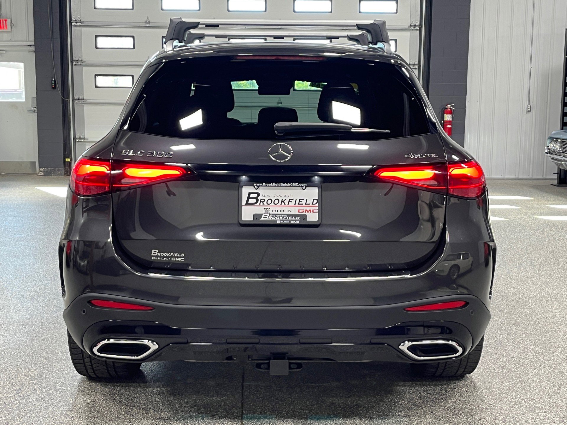 2023 Mercedes Benz GLC 300 4MATIC photo 3