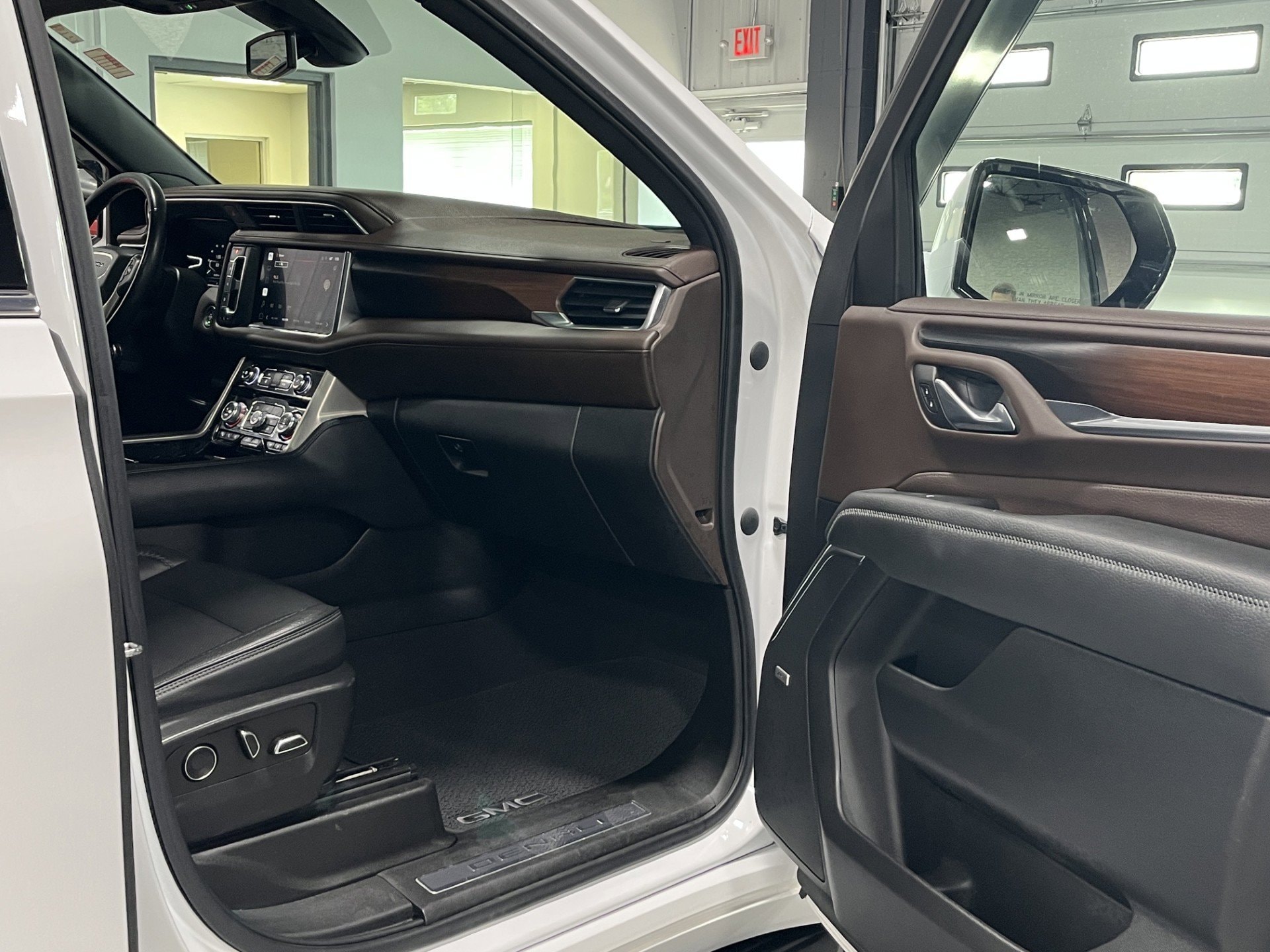 2022 GMC Yukon Denali - Photo 8