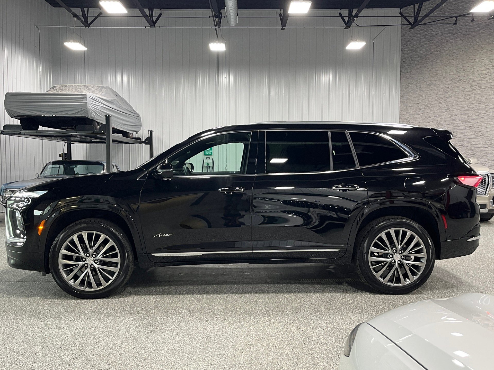 2025 Buick Enclave Avenir photo 2