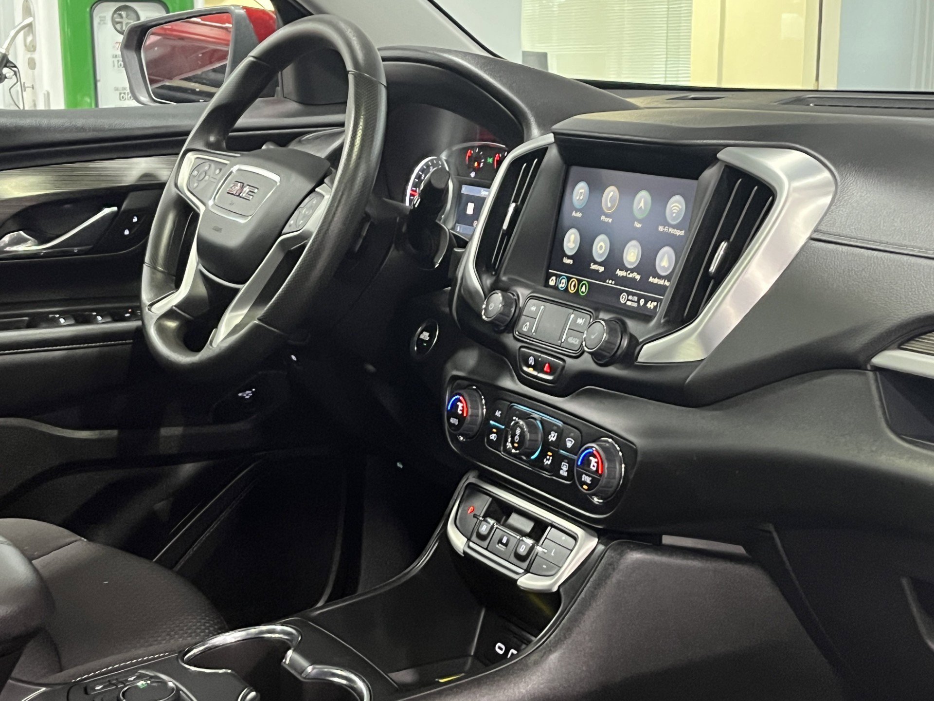 2024 GMC Terrain SLE - Photo 9