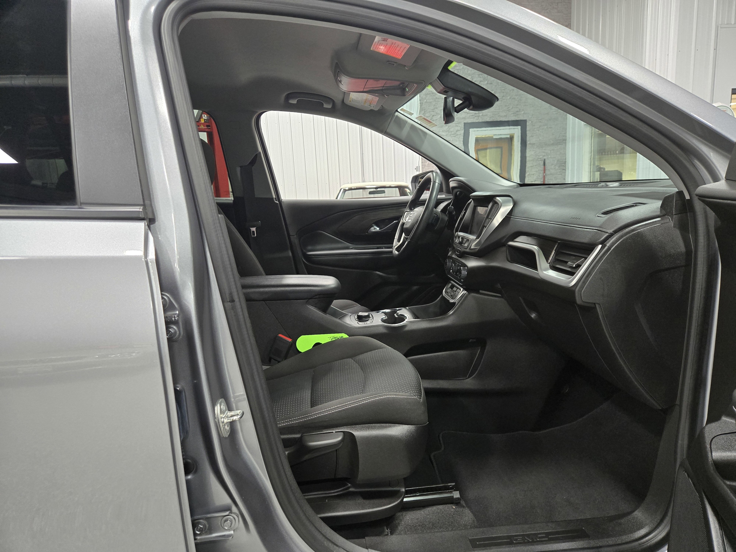 2024 GMC Terrain SLE - Photo 11