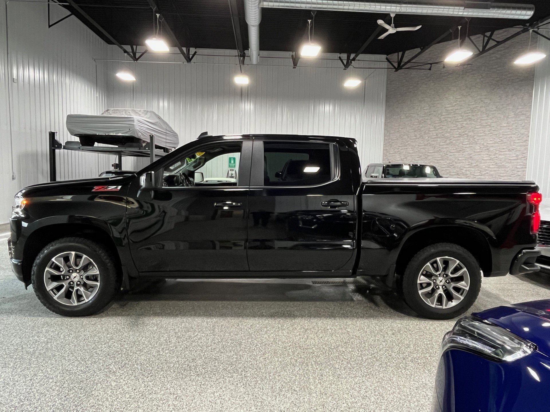Used 2022 Chevrolet Silverado 1500 Limited RST with VIN 1GCUYEED3NZ100163 for sale in Brookfield, WI