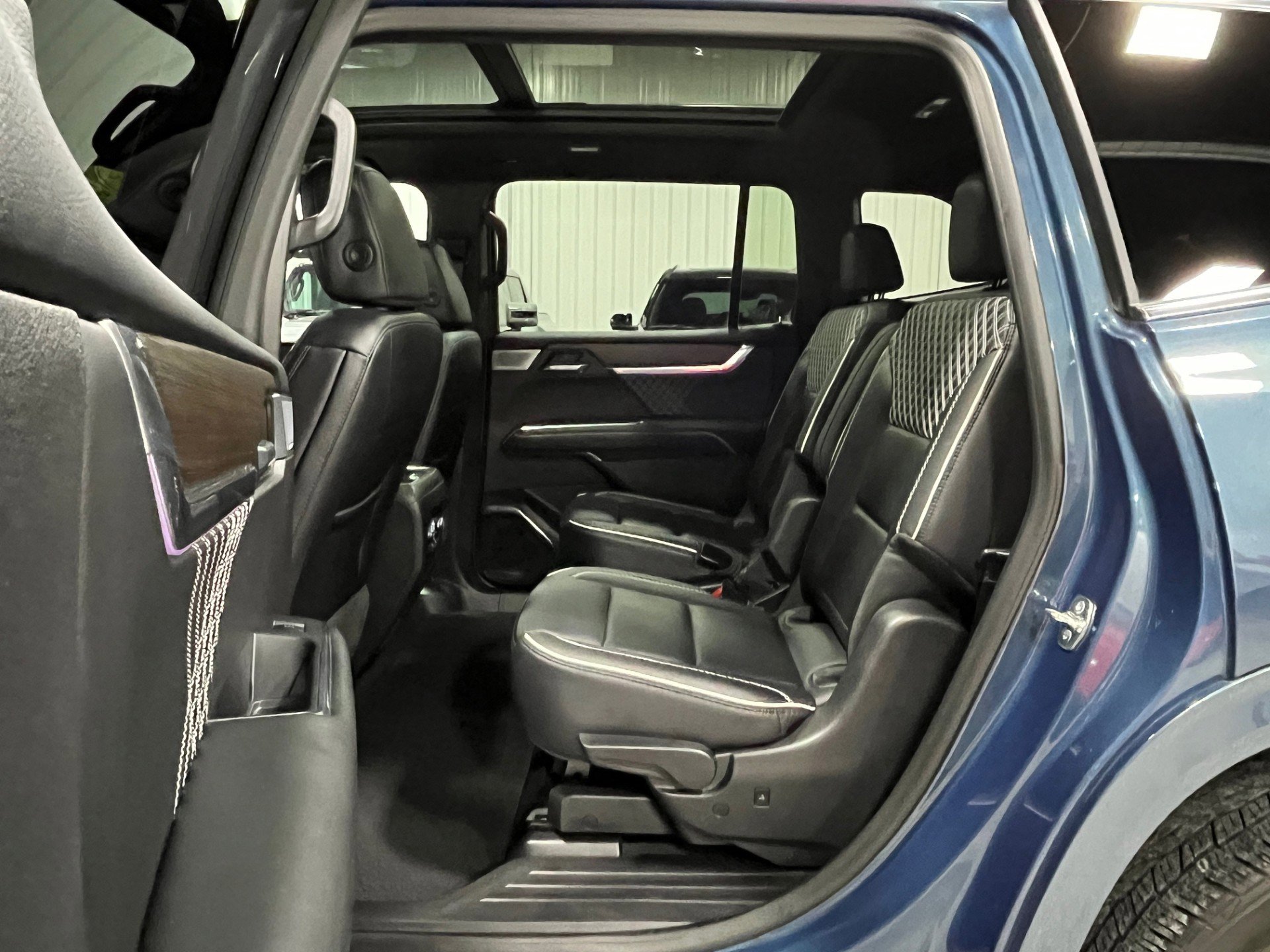 2025 GMC Acadia Denali - Photo 11