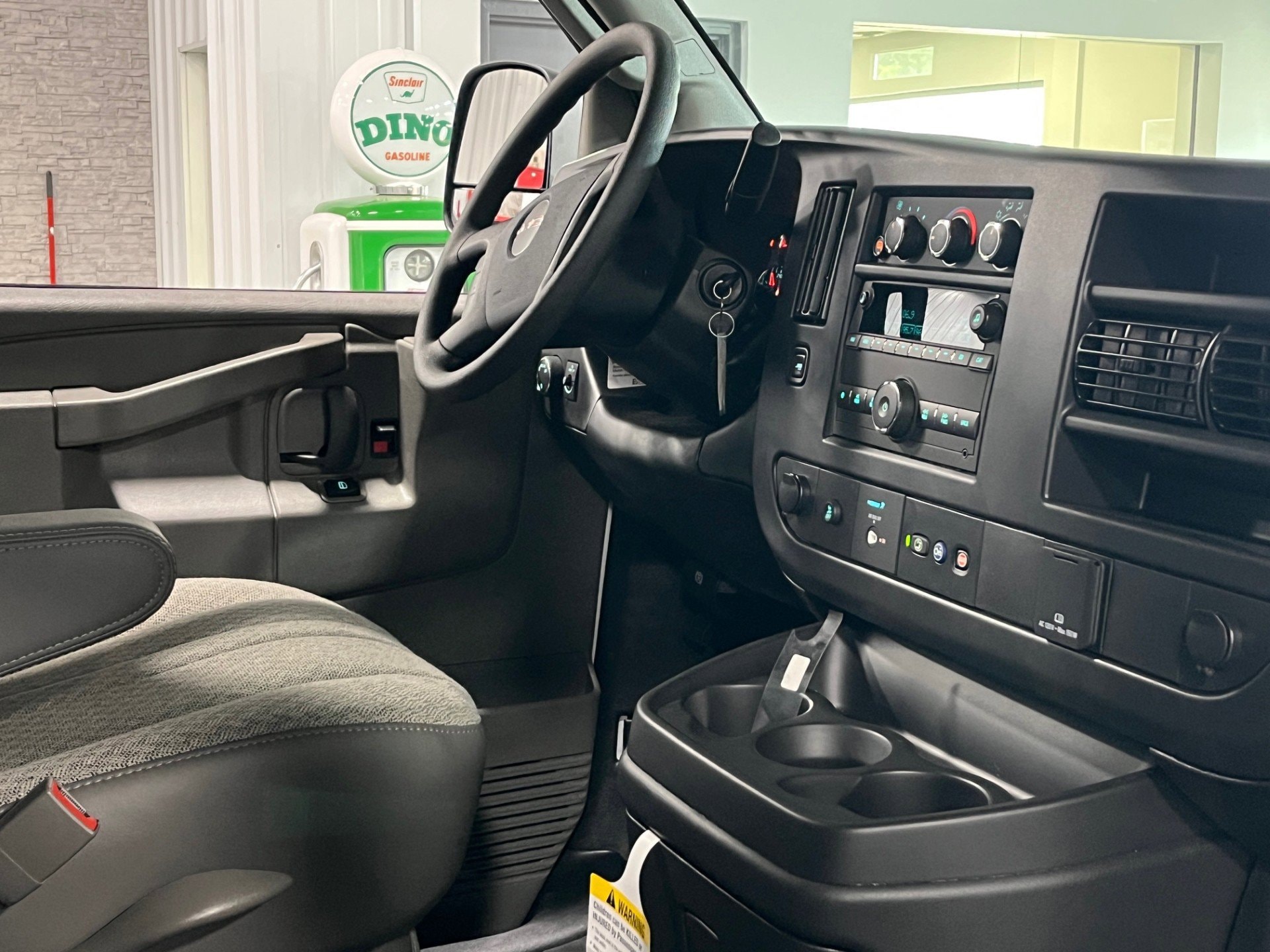 2025 GMC Savana Cargo Work Van - Photo 11