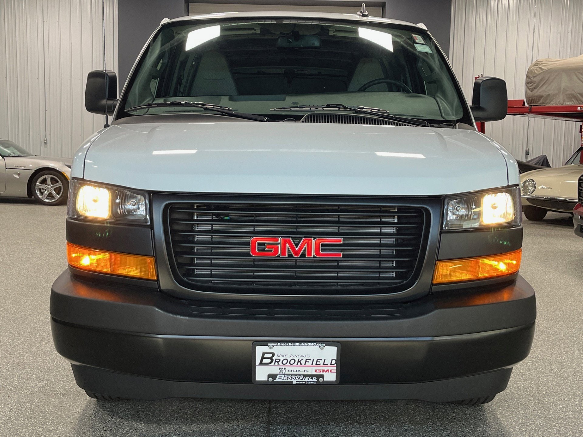 2025 GMC Savana Cargo Work Van - Photo 6