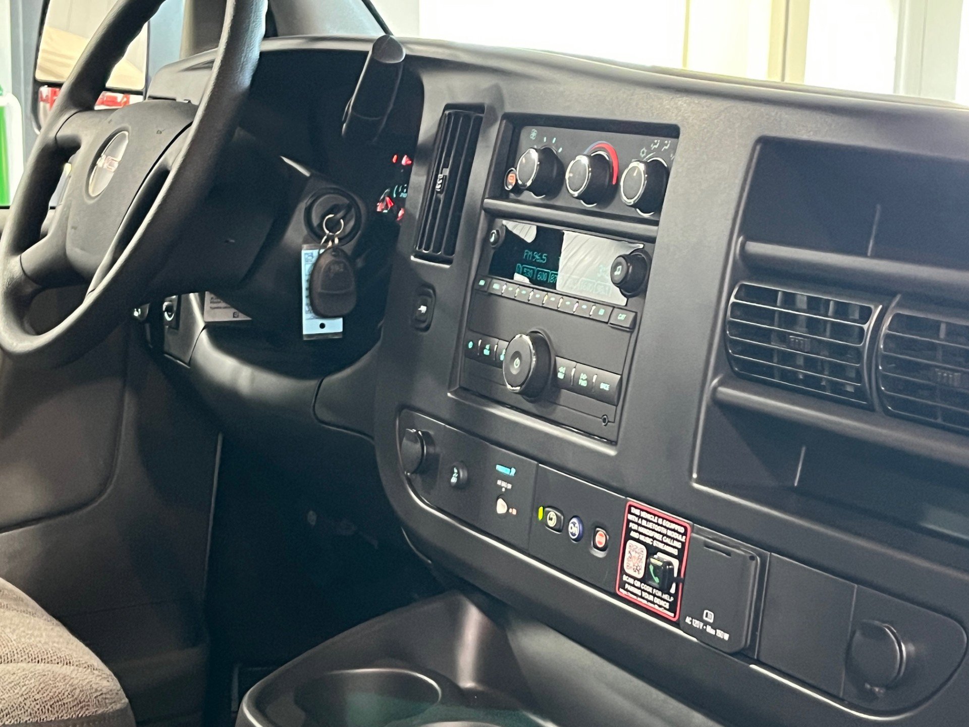 2025 GMC Savana Cargo Work Van - Photo 8