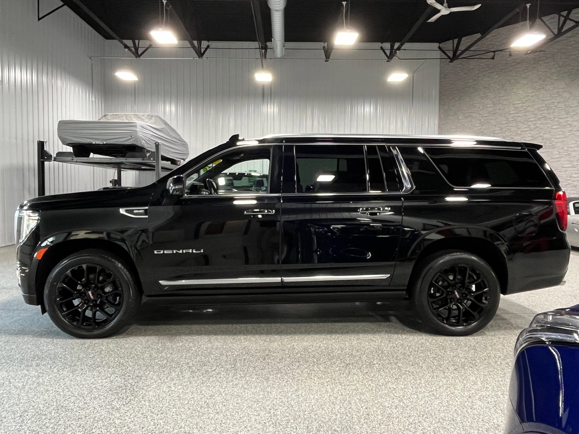 Certified 2022 GMC Yukon XL Denali with VIN 1GKS2JKL4NR240305 for sale in Brookfield, WI