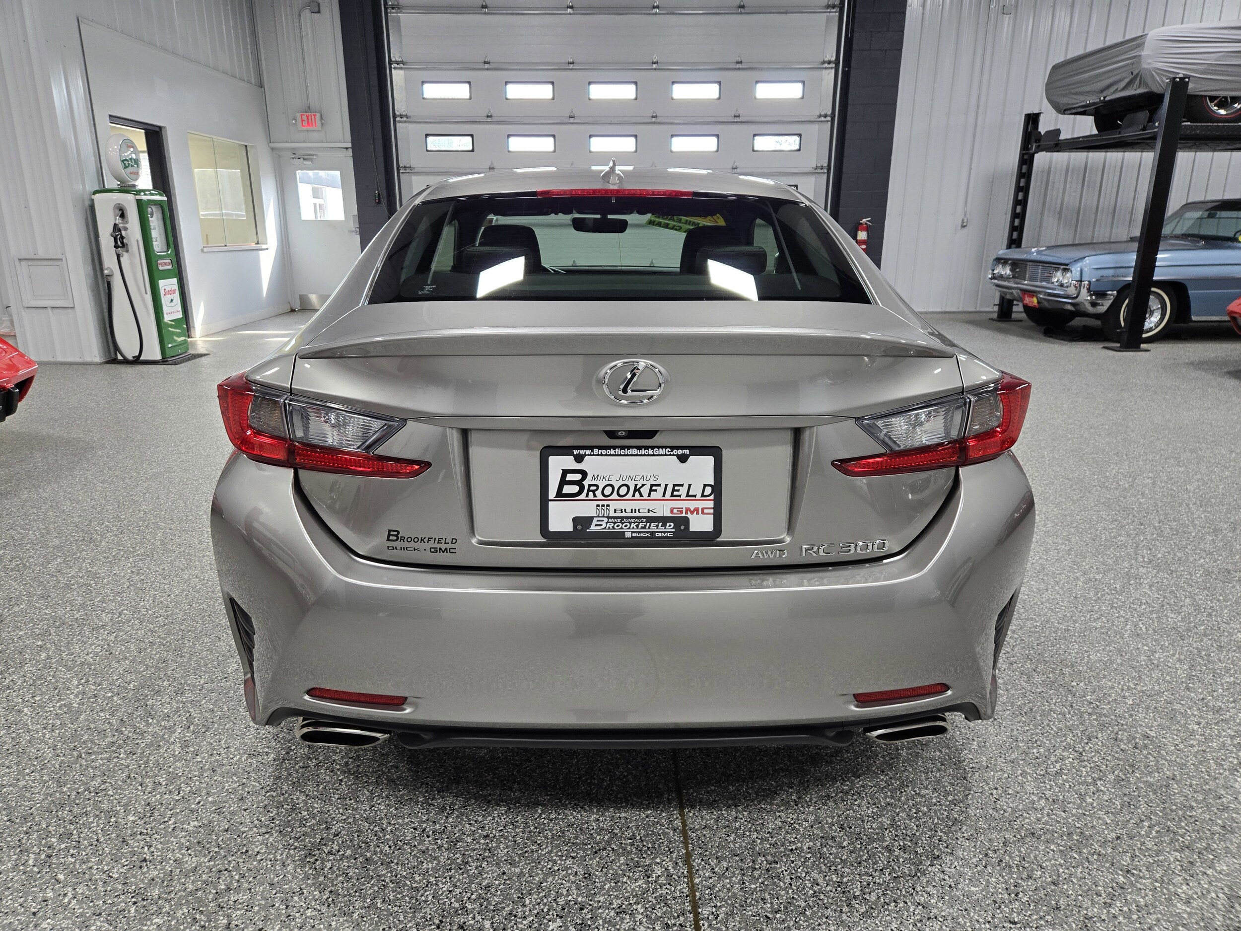 2017 Lexus RC 300 AWD photo 4