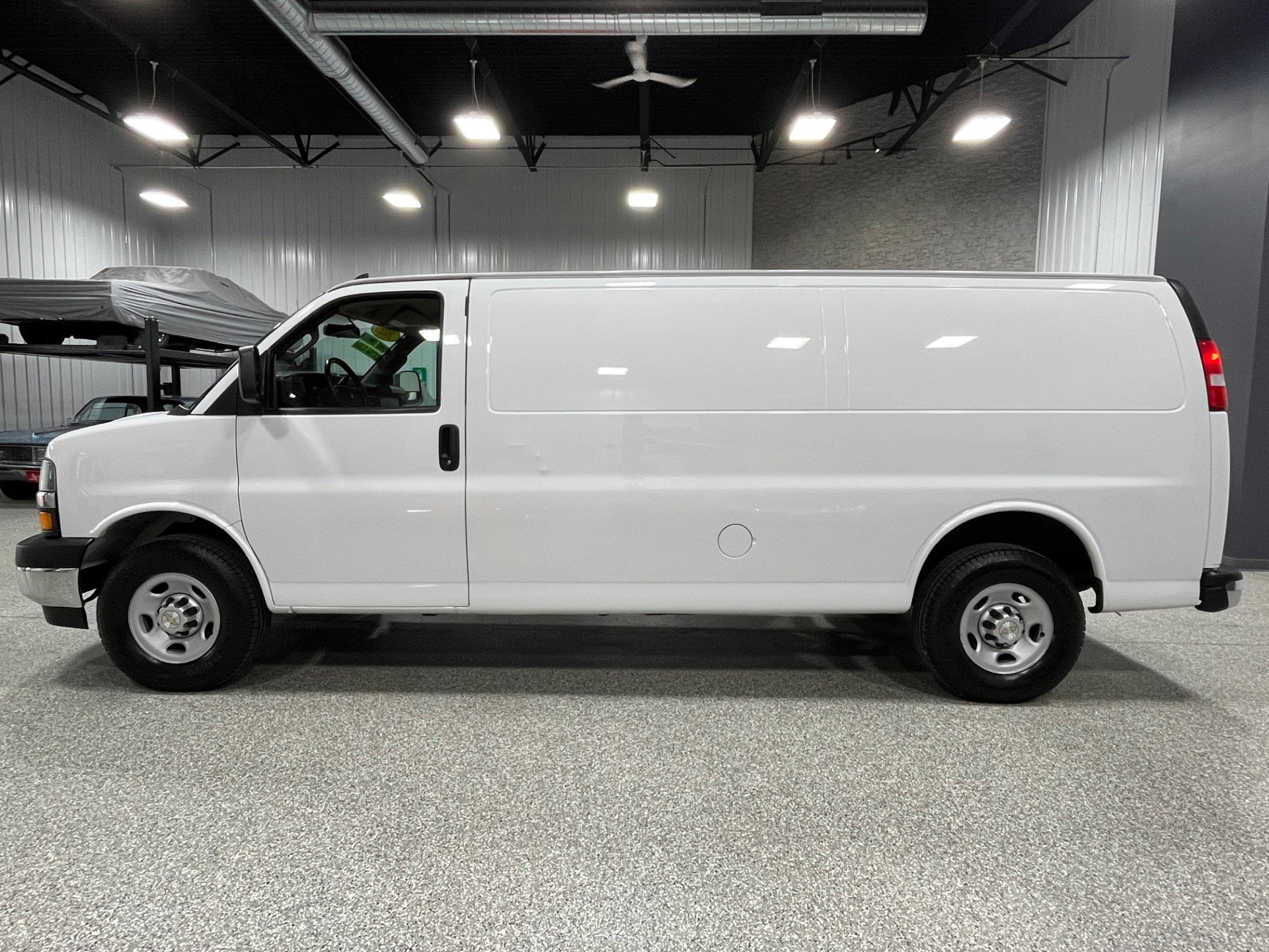 2023 Chevrolet Express 2500 Cargo Van photo 2