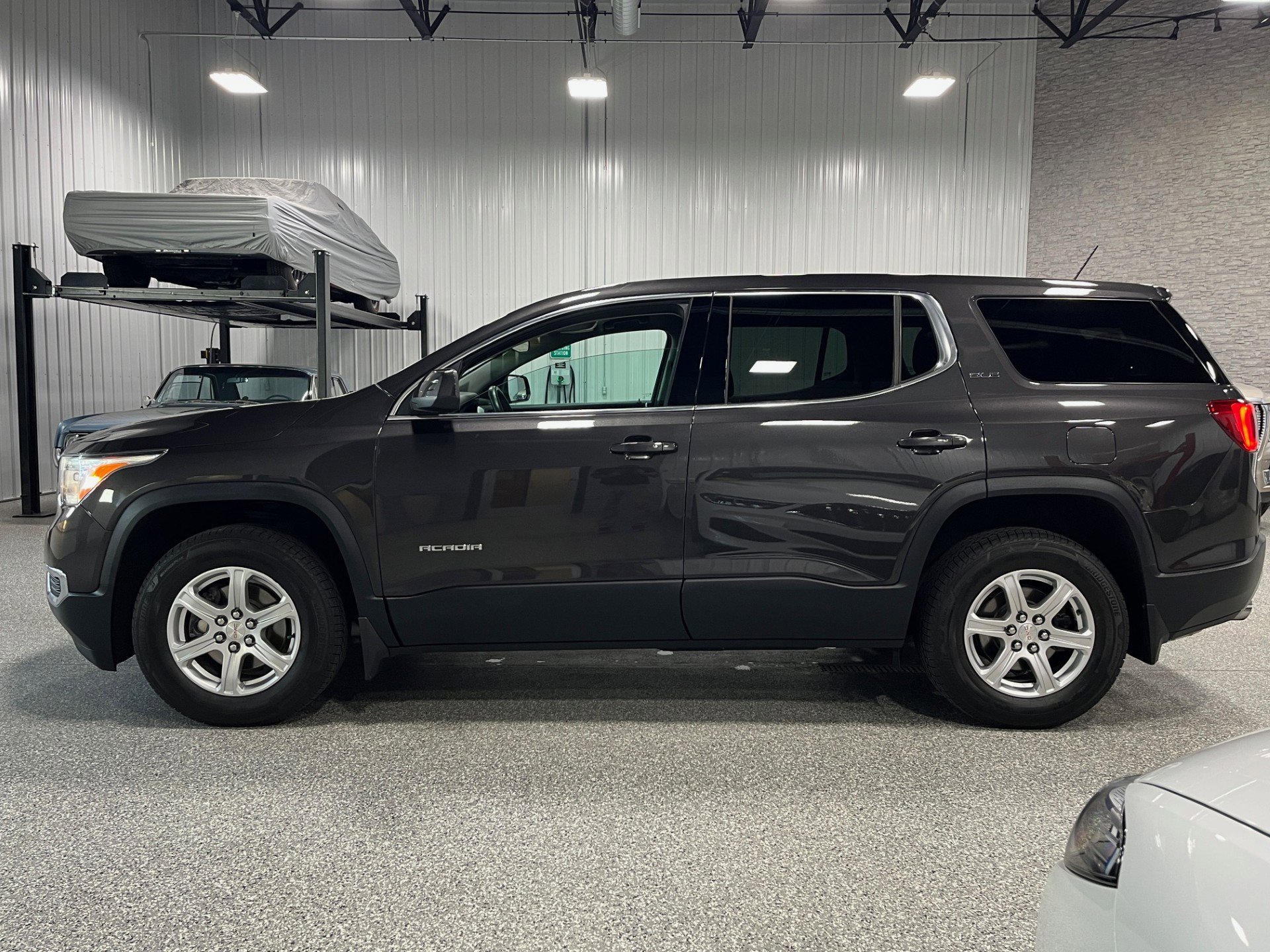 Used 2018 GMC Acadia SLE-1 with VIN 1GKKNRLS8JZ160172 for sale in Brookfield, WI