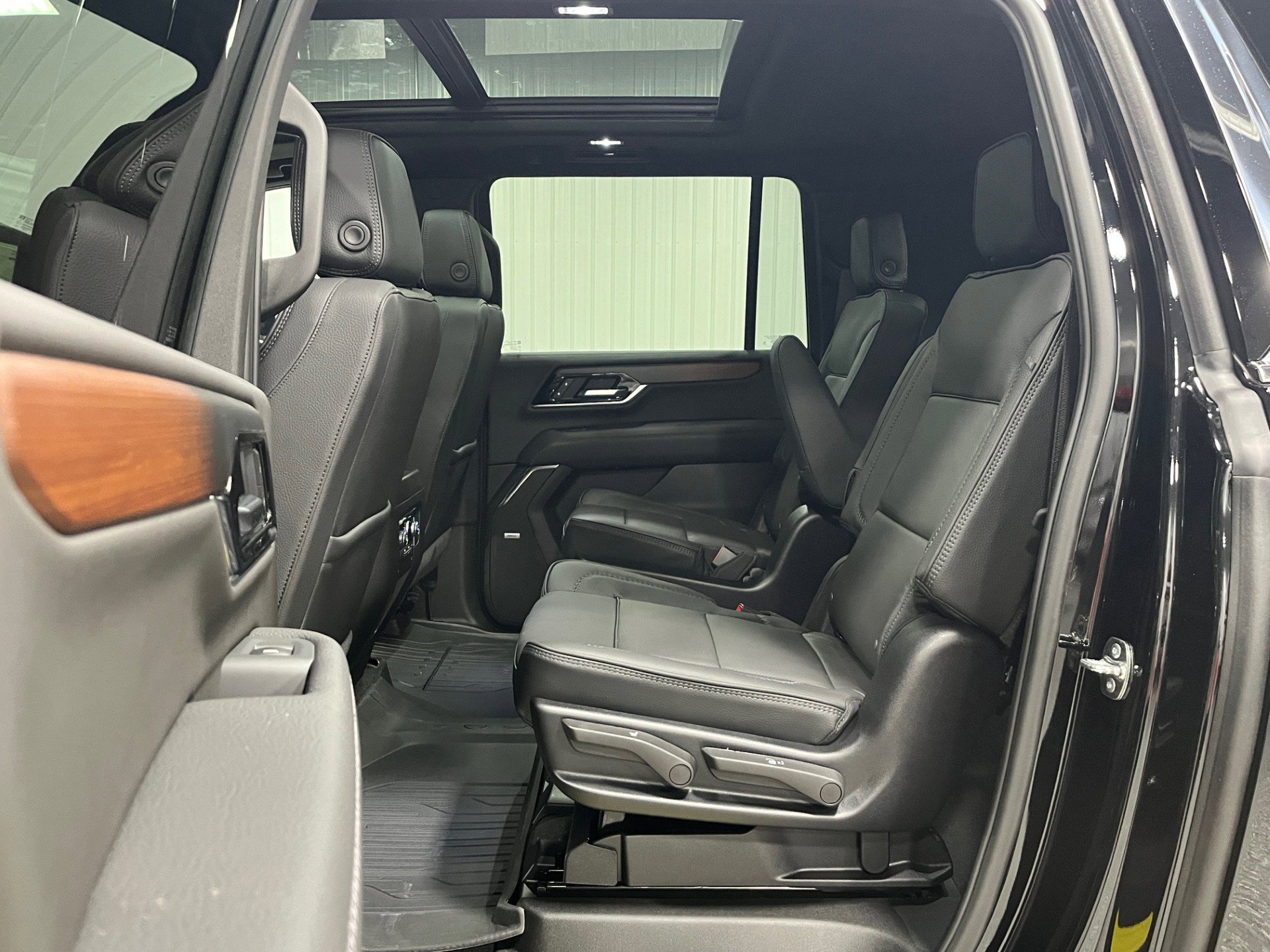 2026 GMC Yukon XL Denali - Photo 11