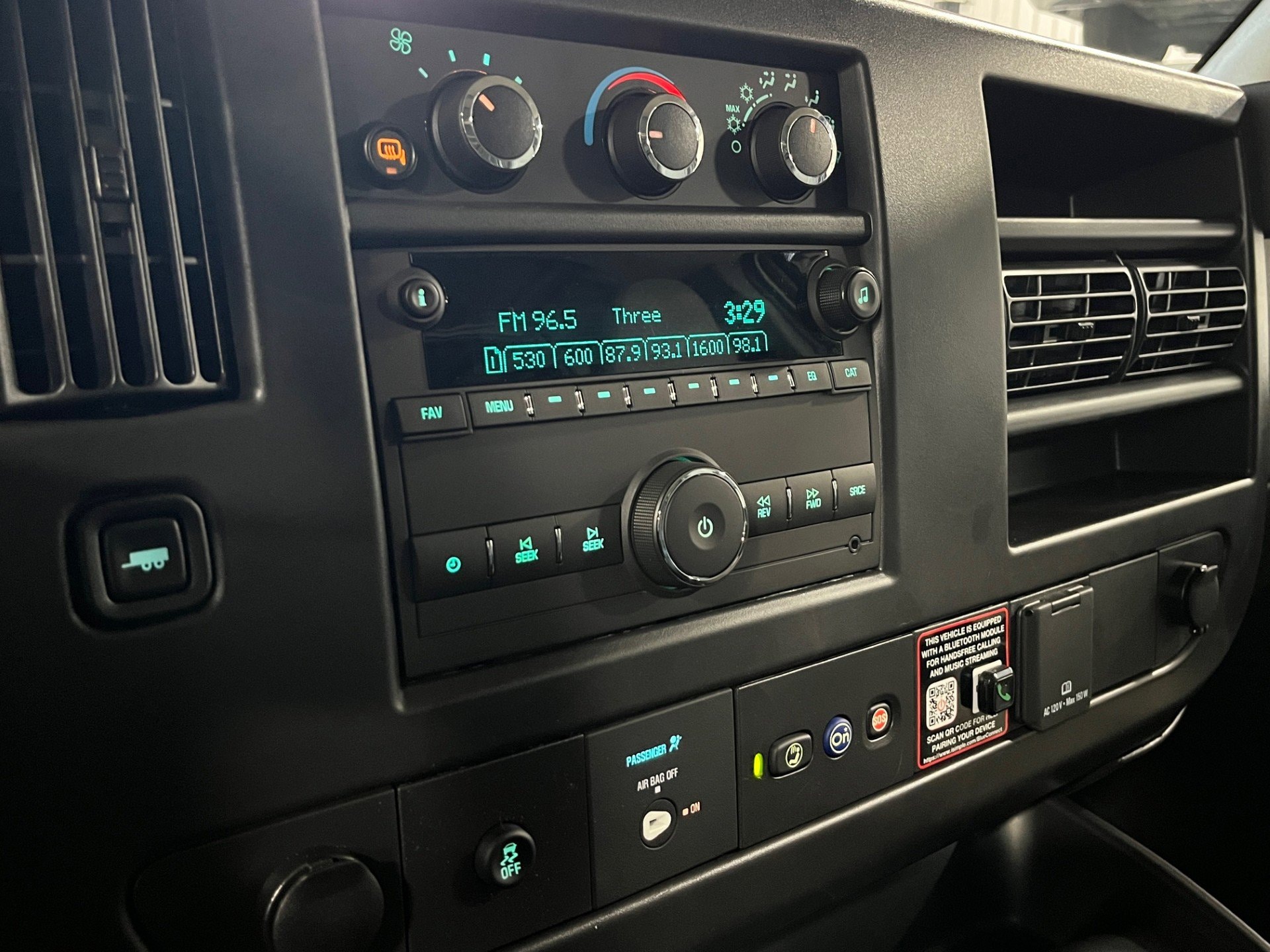 2025 GMC Savana Cargo Work Van - Photo 11
