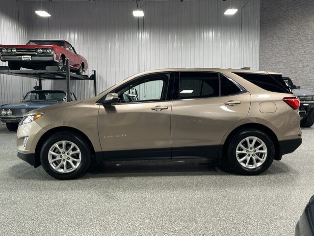 Used 2018 Chevrolet Equinox LT with VIN 2GNAXJEV6J6233486 for sale in Brookfield, WI