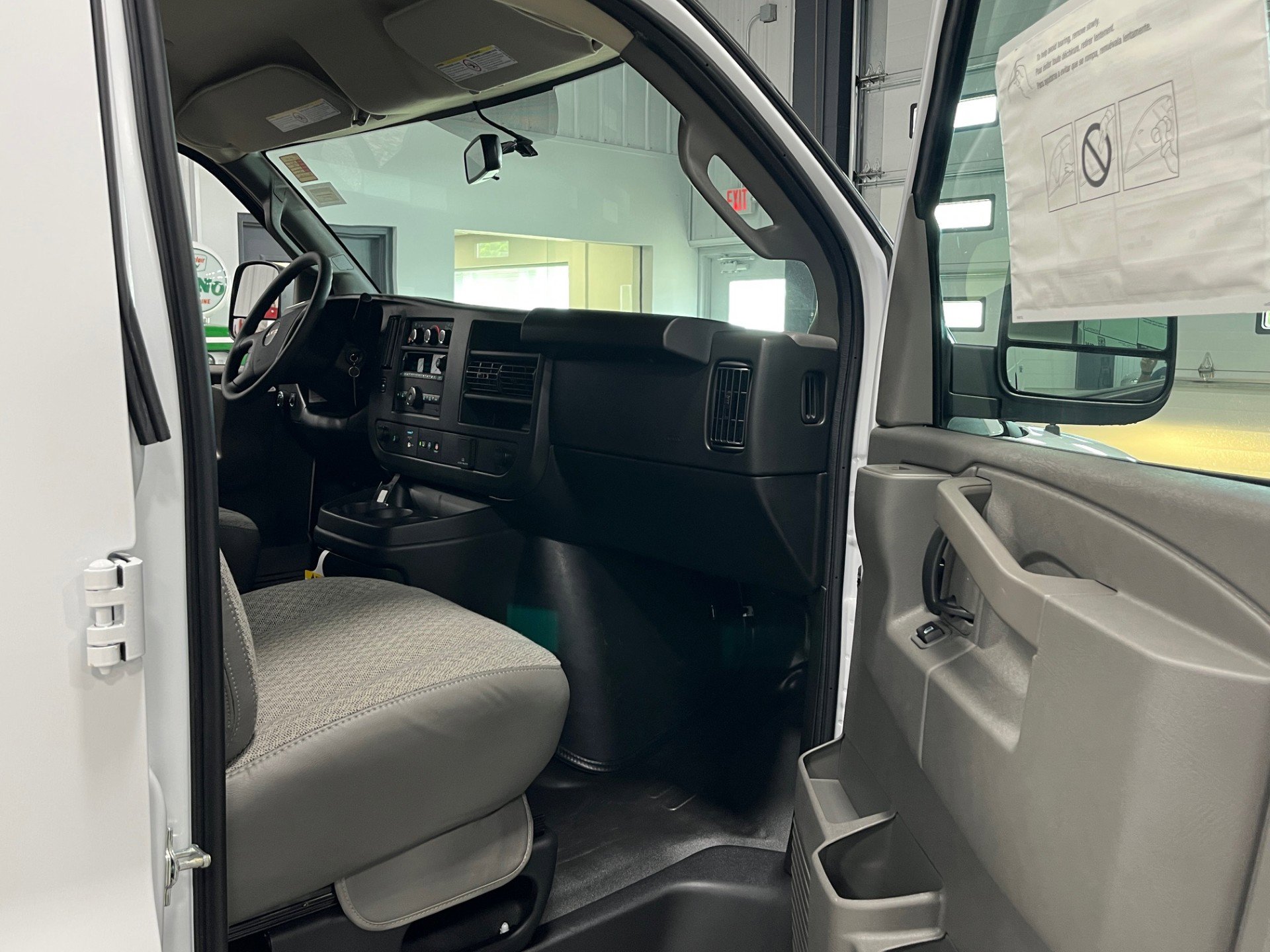 2025 GMC Savana Cargo Work Van - Photo 10