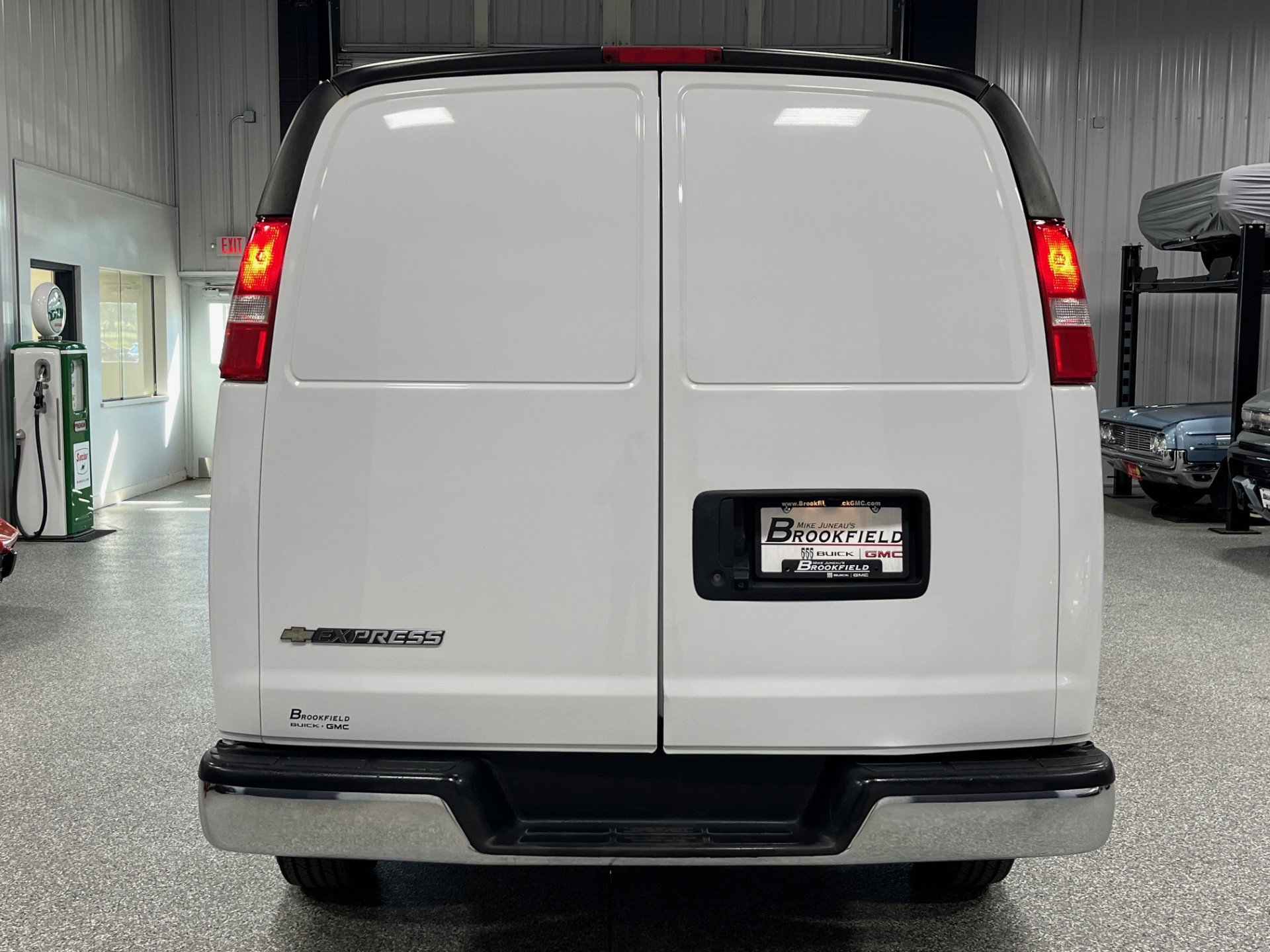 2020 Chevrolet Express 2500 Cargo Van photo 4