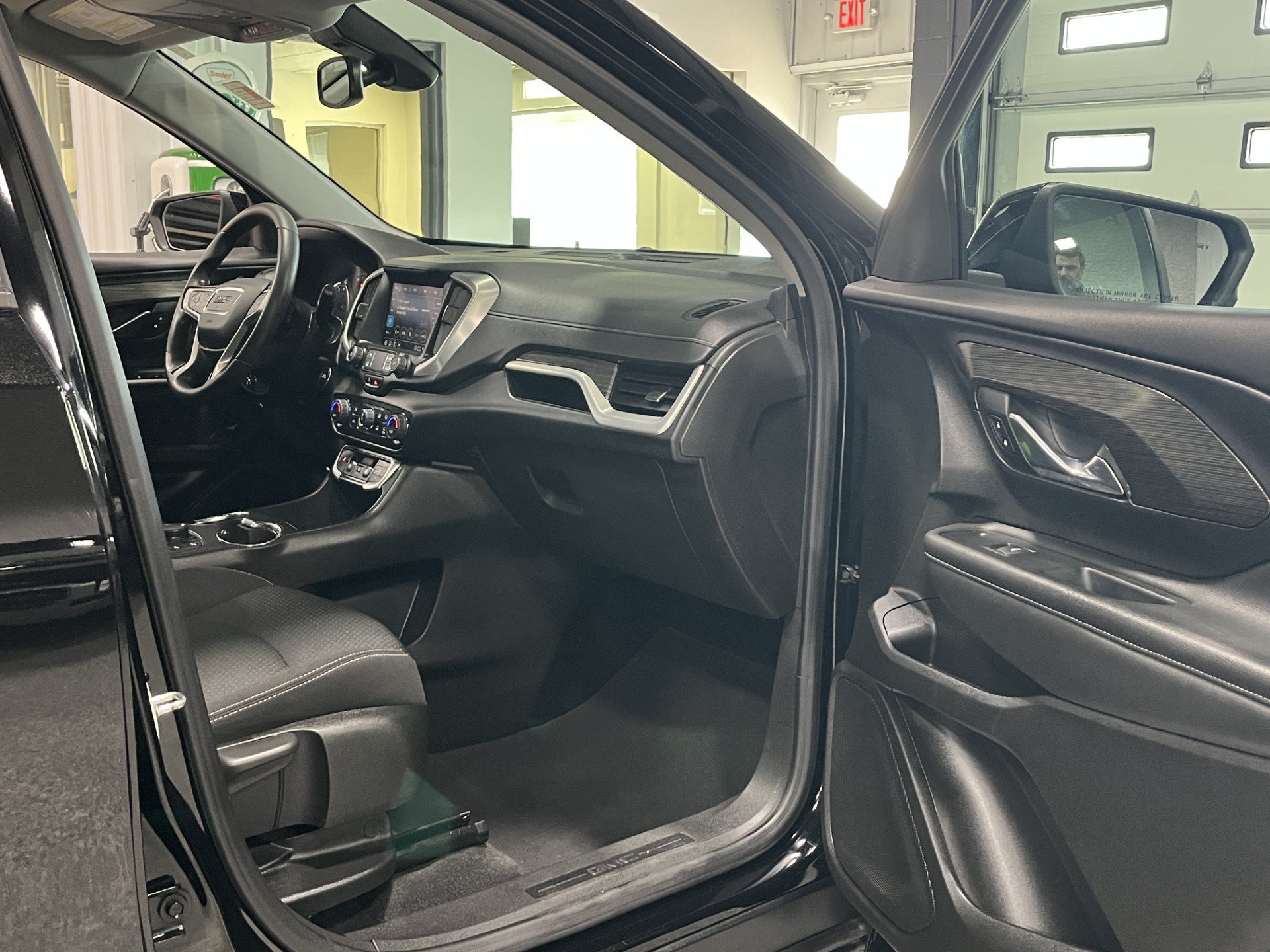2023 GMC Terrain SLE - Photo 8