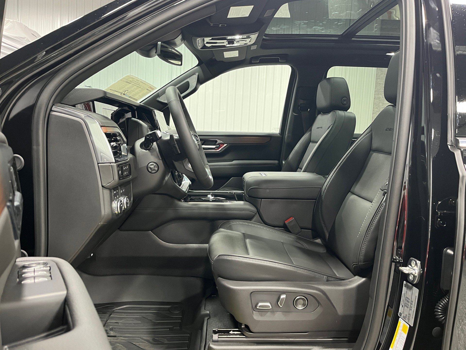 2026 GMC Yukon XL Denali - Photo 13