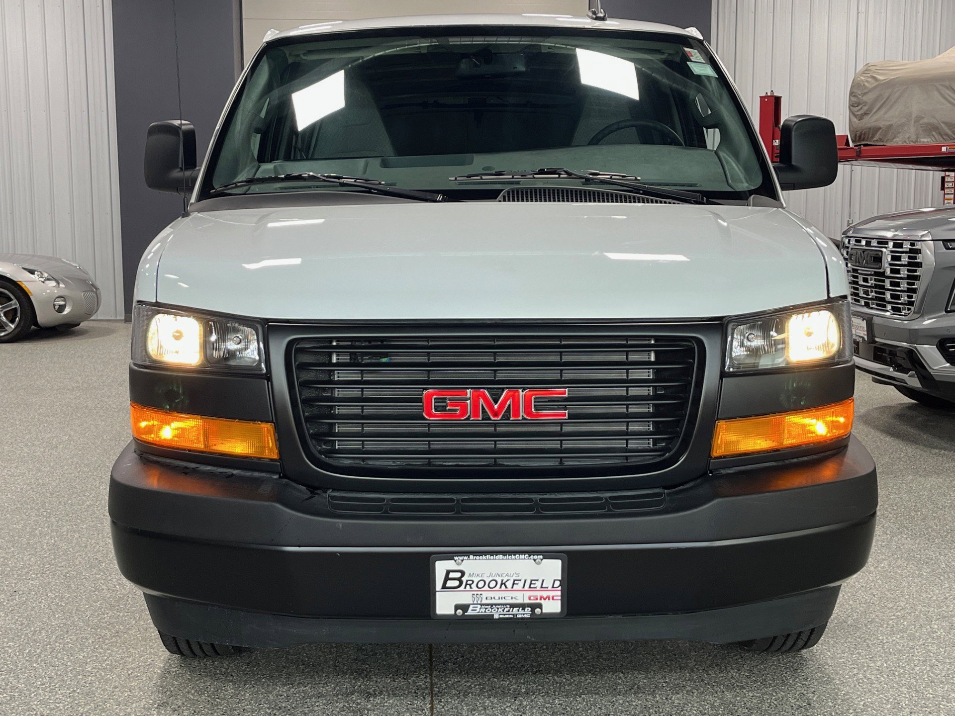 2025 GMC Savana Cargo Work Van - Photo 9
