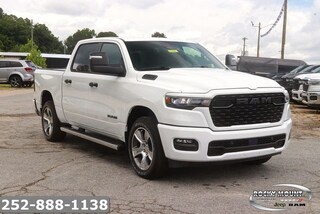 2026 Ram 1500 EXPRESS CREW CAB 4X2 5'7 BOX Pickup