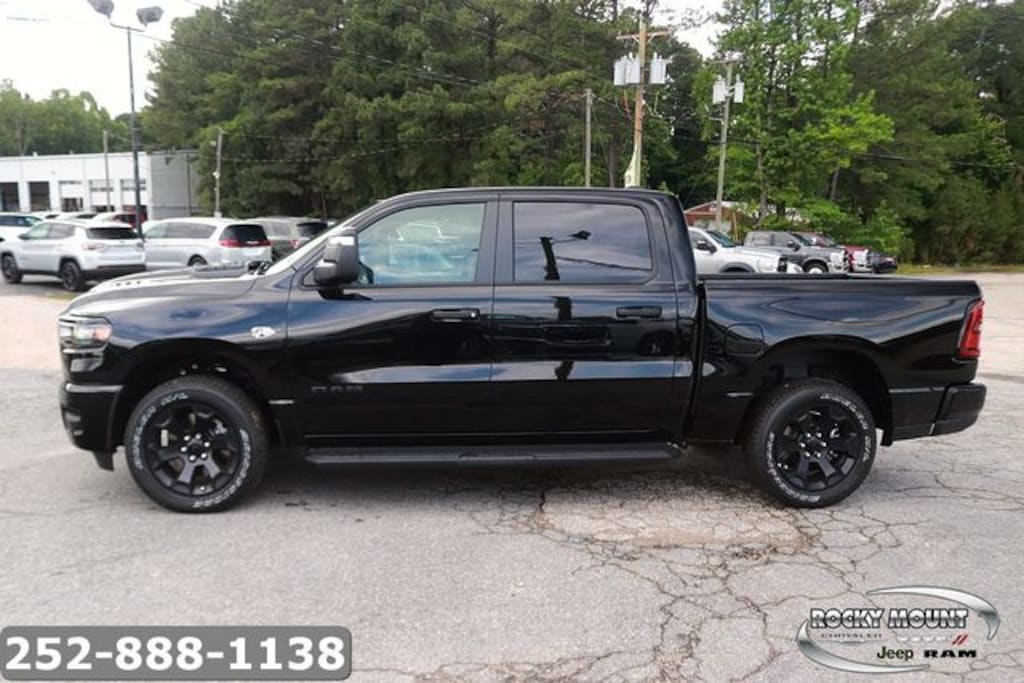 New 2026 Ram 1500 EXPRESS CREW CAB 4X4 5'7 BOX Pickup