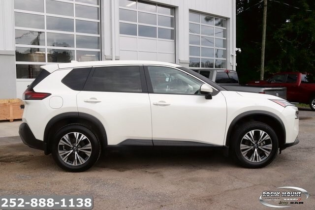 2023 Nissan Rogue SV photo 2
