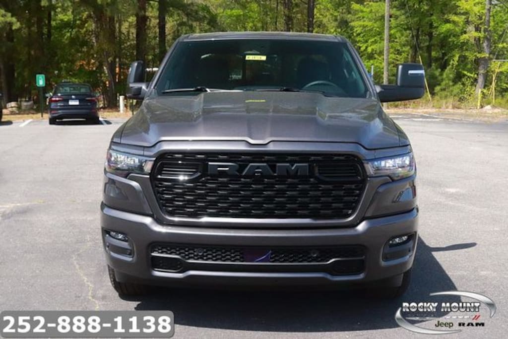 New 2026 Ram 1500 EXPRESS CREW CAB 4X2 5'7 BOX Pickup