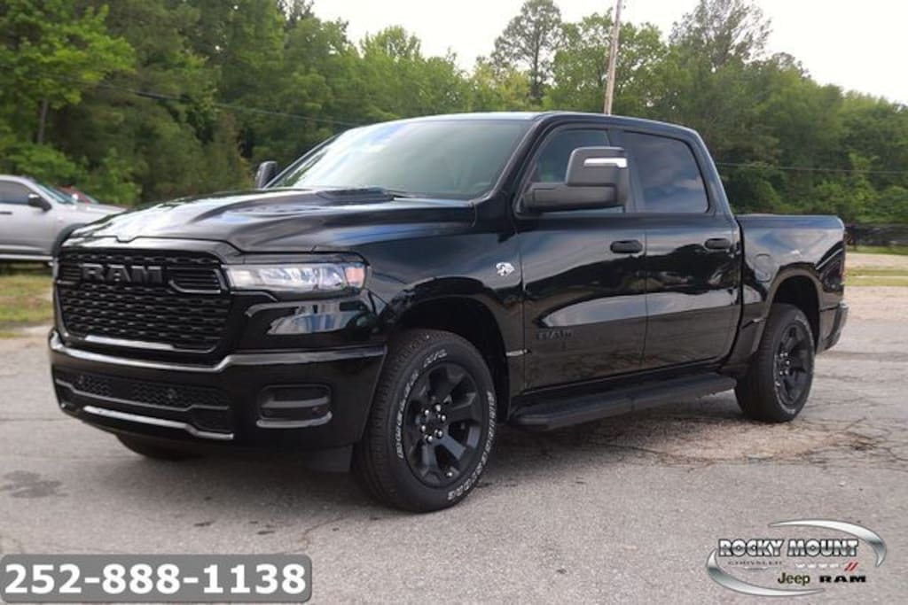 New 2026 Ram 1500 EXPRESS CREW CAB 4X4 5'7 BOX Pickup