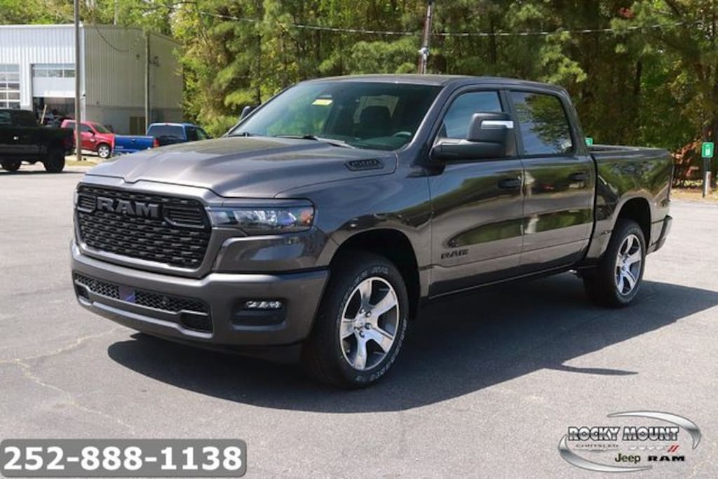 New 2026 Ram 1500 EXPRESS CREW CAB 4X2 5'7 BOX Pickup