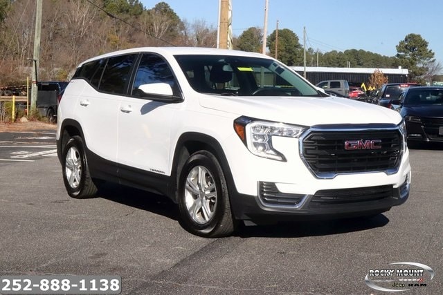 2024 GMC Terrain SLE's photo