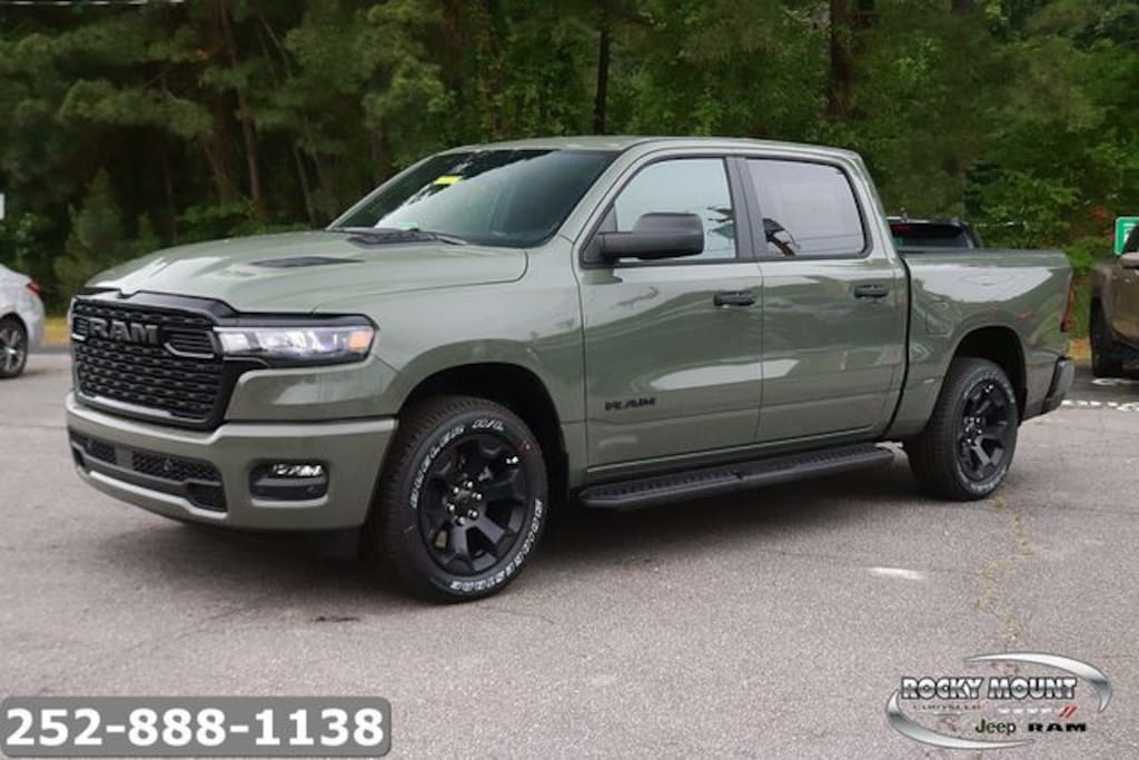 New 2026 Ram 1500 EXPRESS CREW CAB 4X4 5'7 BOX Pickup
