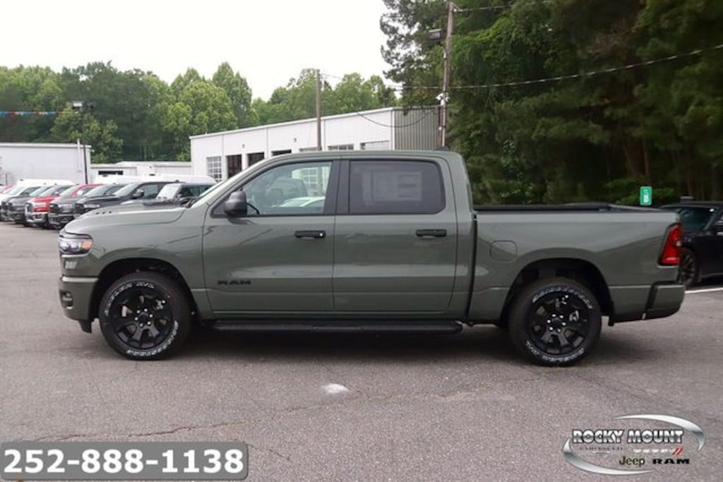 New 2026 Ram 1500 EXPRESS CREW CAB 4X4 5'7 BOX Pickup