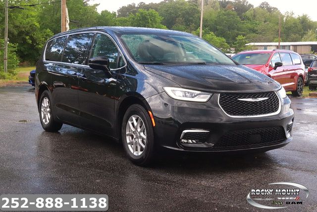 2024 Chrysler Pacifica Touring L's photo