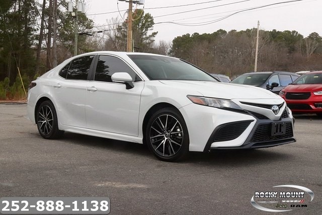 2022 Toyota Camry SE's photo